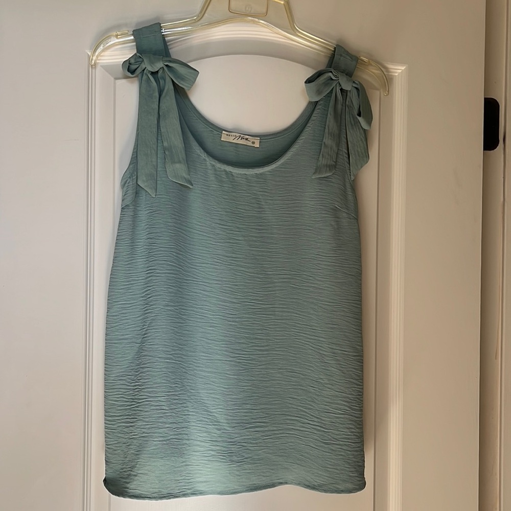 Maternity tank with tie bows